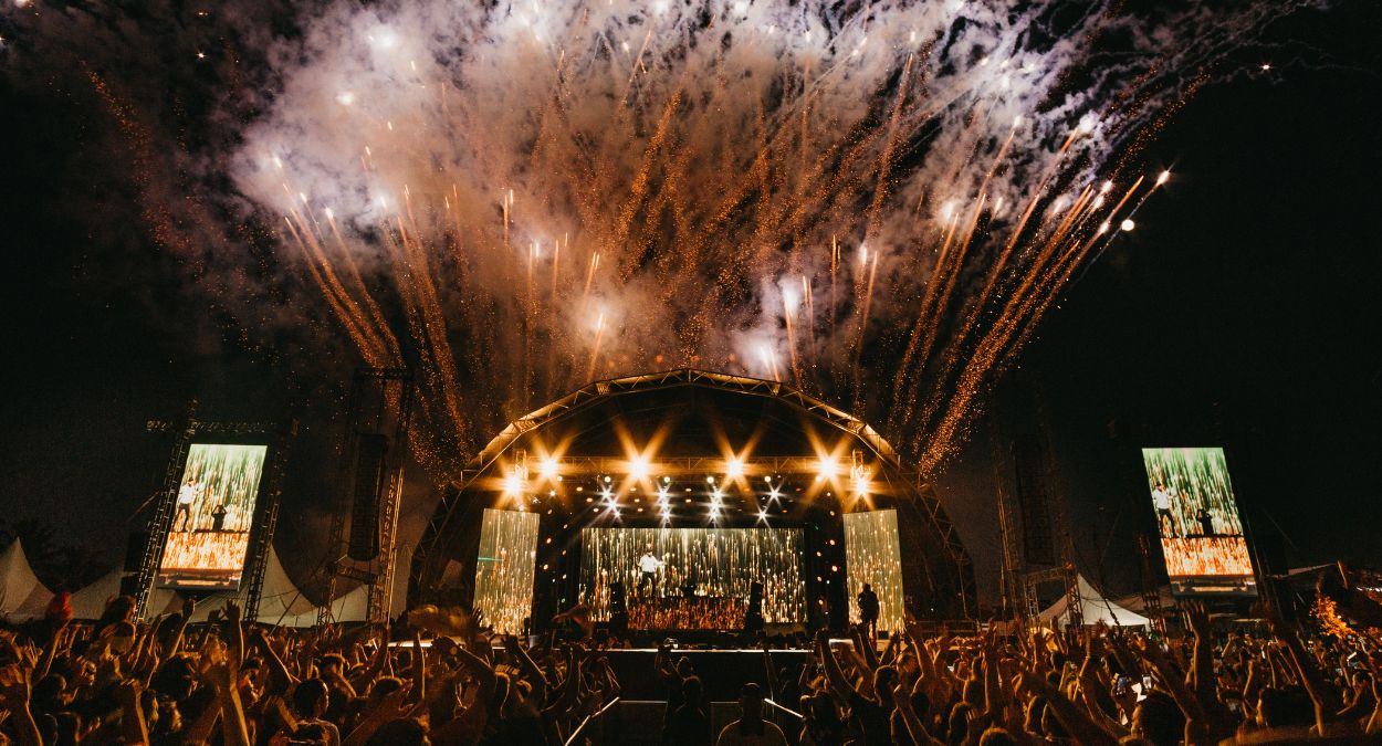 Festival (imagem: Canva)