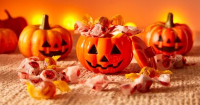 Decoração de Mesa de Halloween: Como Montar um Banquete Assustador em 5 Passos Halloween (imagem: Canva)