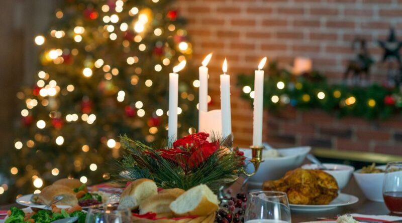 Ceia de Natal (imagem: Getty Images via Canva)