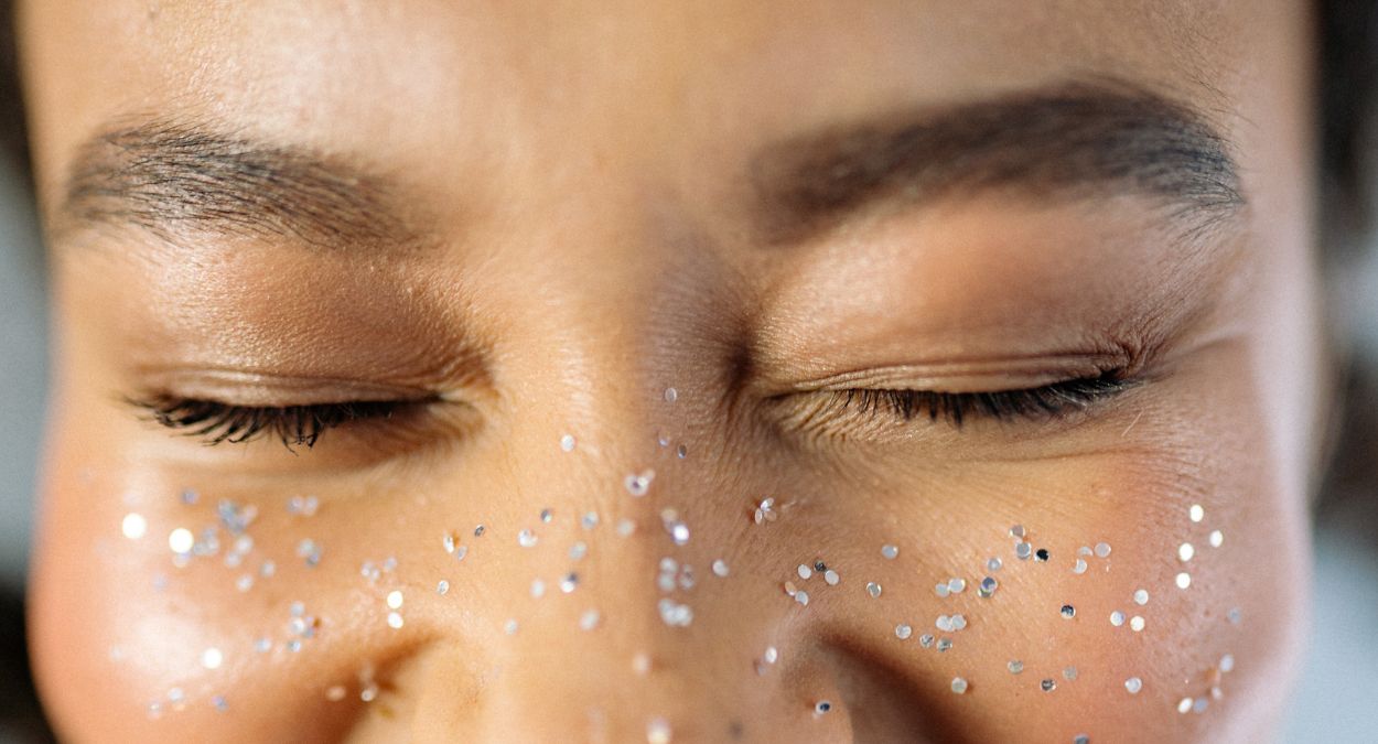 Glitter (imagem: Yan Jrukau - Pexels via Canva)